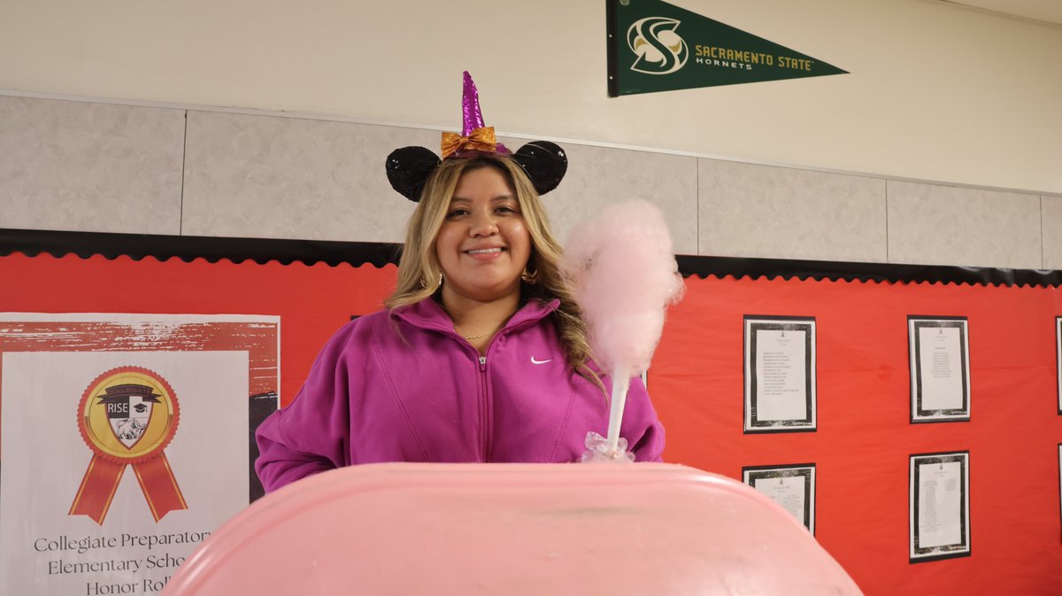 <a href="/CHISDCP/">Collegiate Prep</a> hosted its #FallFestival last night, which included a Glow Museum by Art Teacher Felecia Whitfield! <a href="/Ronnie_Davis__/">Ronnie B. Davis</a>