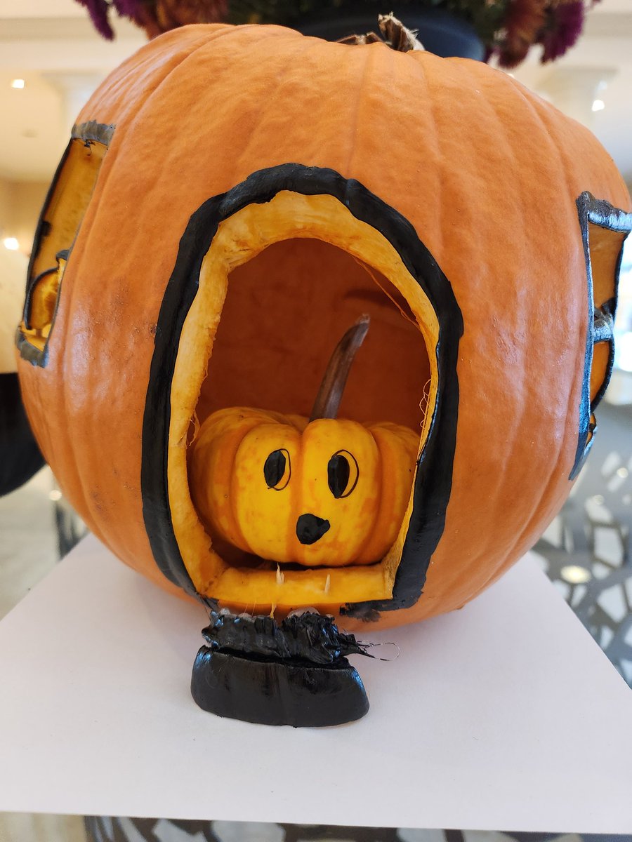 FallenForTrash's tweet image. It&apos;s giving Spooky&apos;s Jump Scare Mansion 🤭