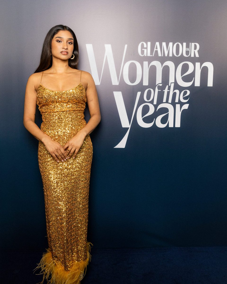 GlamourMagUK's tweet image. From the blue box to the blue carpet 💙 #DoctorWho’s #VaradaSethu is a vision in gold at #GlamourWOTY.

See more looks from the night: glamouruk.visitlink.me/k-XvVY