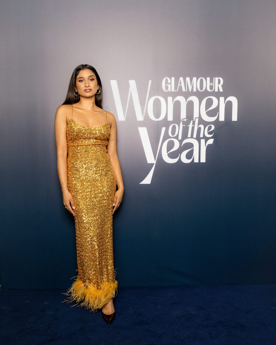 GlamourMagUK's tweet image. From the blue box to the blue carpet 💙 #DoctorWho’s #VaradaSethu is a vision in gold at #GlamourWOTY.

See more looks from the night: glamouruk.visitlink.me/k-XvVY