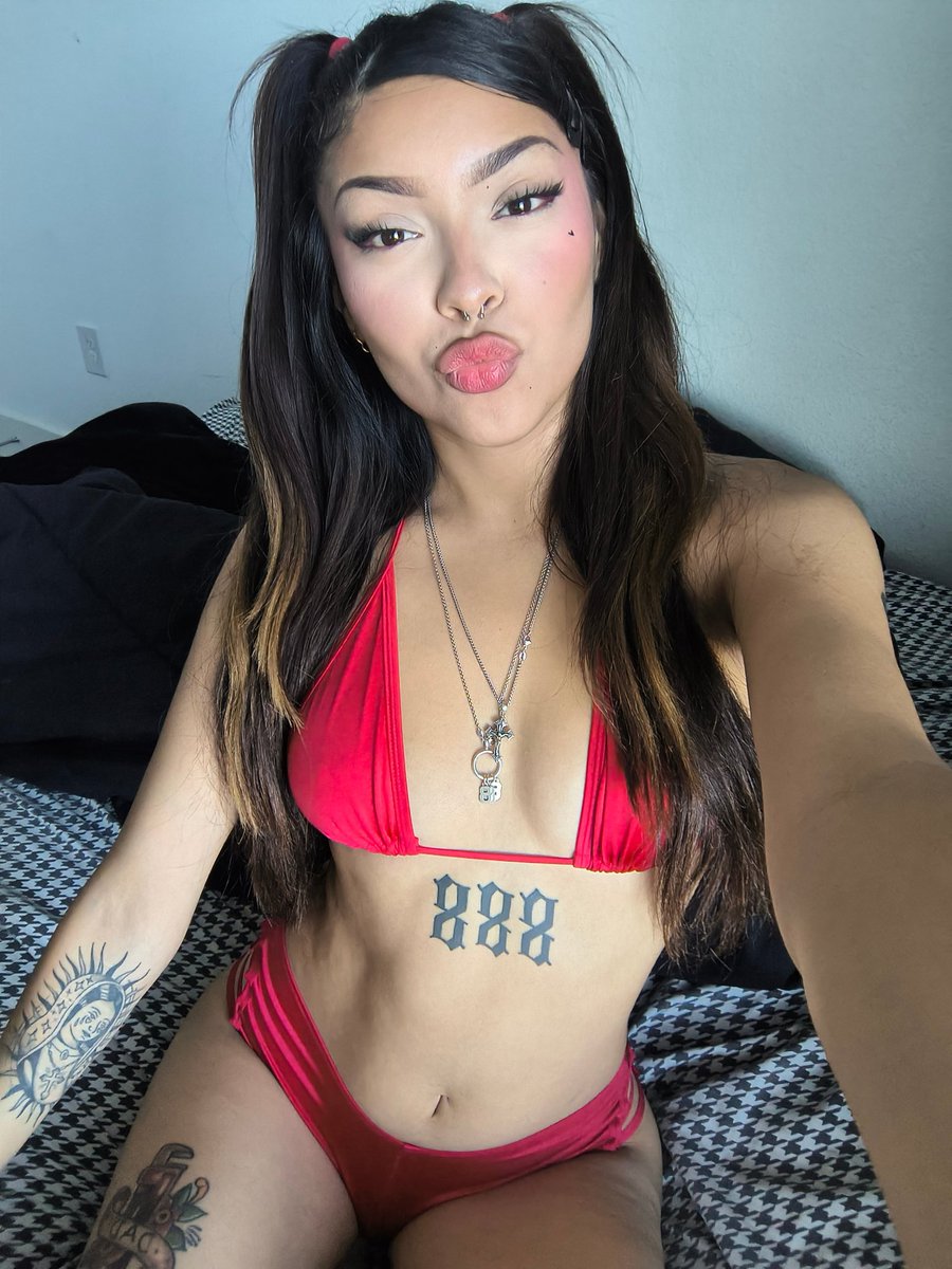 l1lkittyy's tweet photo. red on mee >> 
https://t.co/9wyQqegDwZ https://t.co/Rs3VkM5jqk