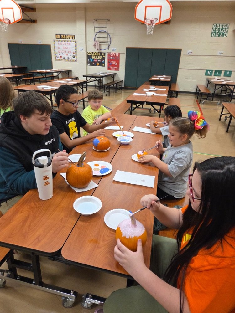 Mrs. Heckard's class visited Cleona this morning for an activity with some of our K-2 students! They had fun painting and playing games together!