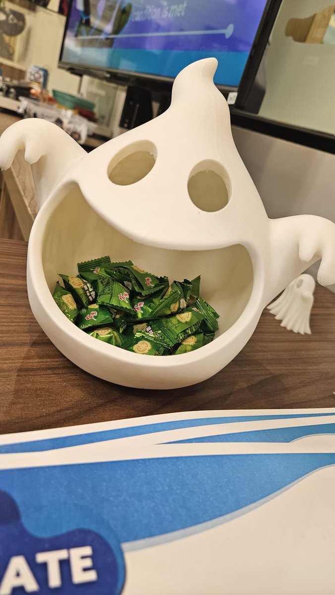 CodeNinjasBurl's tweet image. Just a reminder, happening TONIGHT!  Come by Code Ninjas to get candy AND a ballot for a chance to WIN a Nintendo Switch2 !  Sign up for a free session on the spot and receive FIVE bonus ballots! Members bring a friend, if they sign up for a free tour you BOTH get BONUS ballots!