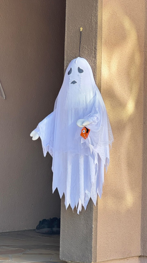 laminesalah9's tweet image. I really like this white robe 😜#Halloween #RandomShot #Fun