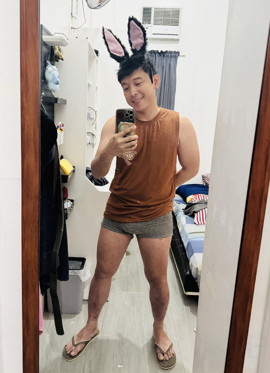 HaskyPan's tweet photo. Gettin ready for Halloween💪🏻 https://t.co/b3wyyzTXPK