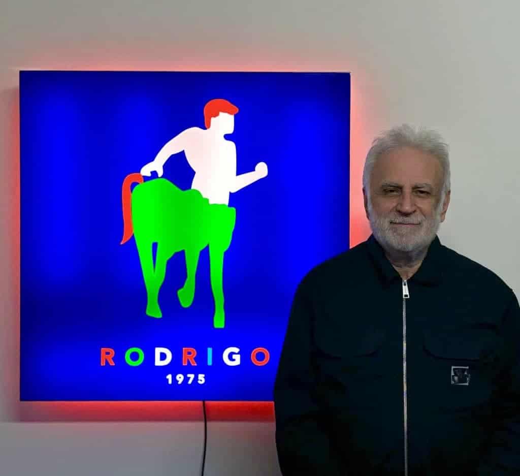 LaVocedeiBrand's tweet image. Rodrigo celebra 50 anni di moda uomo italiana con un evento a Chieti, la capsule R75 e una collab con Marco Lodola.
Tra heritage e innovazione, il brand proietta la sua storia nel futuro.
🔗 lavocedeibrand.com/stili-tendenze…
#Rodrigo1975 #ModaUomo #MadeInItaly @marcolodola