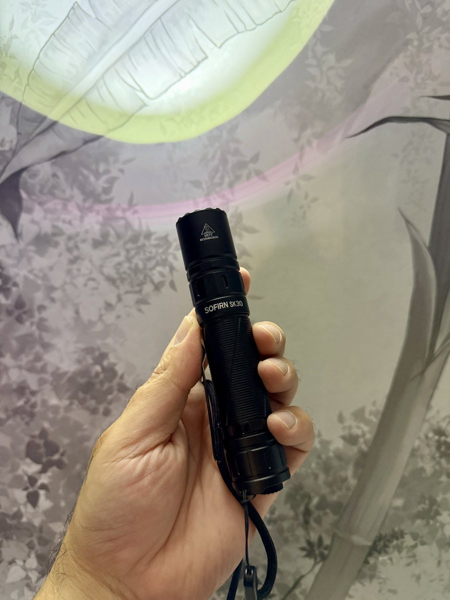 MikyAncona's tweet image. La Sofirn SK30 è la mia nuova compagna di EDC: dual-tail switches per controllo immediato, ricarica USB, beam concentrato e costruzione robusta — perfetta per escursioni, lavoro sul campo e emergenze. Sempre nel kit. 🔦🔋🌲
#Sofirn #SK30 #torcia #torciatactica