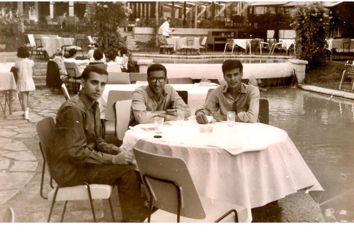 صورة من ستينيات القرن الماضي في زحلة بلبنان وتضم من اليمين المرحوم عبدالرزاق النصف وحضرتي والأخ صبيح السلطان 
والله يازمن اشتقنا لزحلة