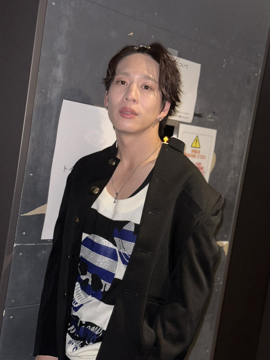 ハッピーハロウィン👻🍭

どっちの雰囲気の奴と隣歩きたい？
まぁどっちも俺なんだけど。

2025年は平成一桁◎☆○🍬