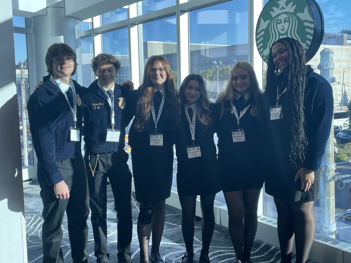 We 💙 our Smyrna FFA Seniors!! #OnlyOneSHS <a href="/SmyrnaBulldog/">Smyrna Bulldog</a>