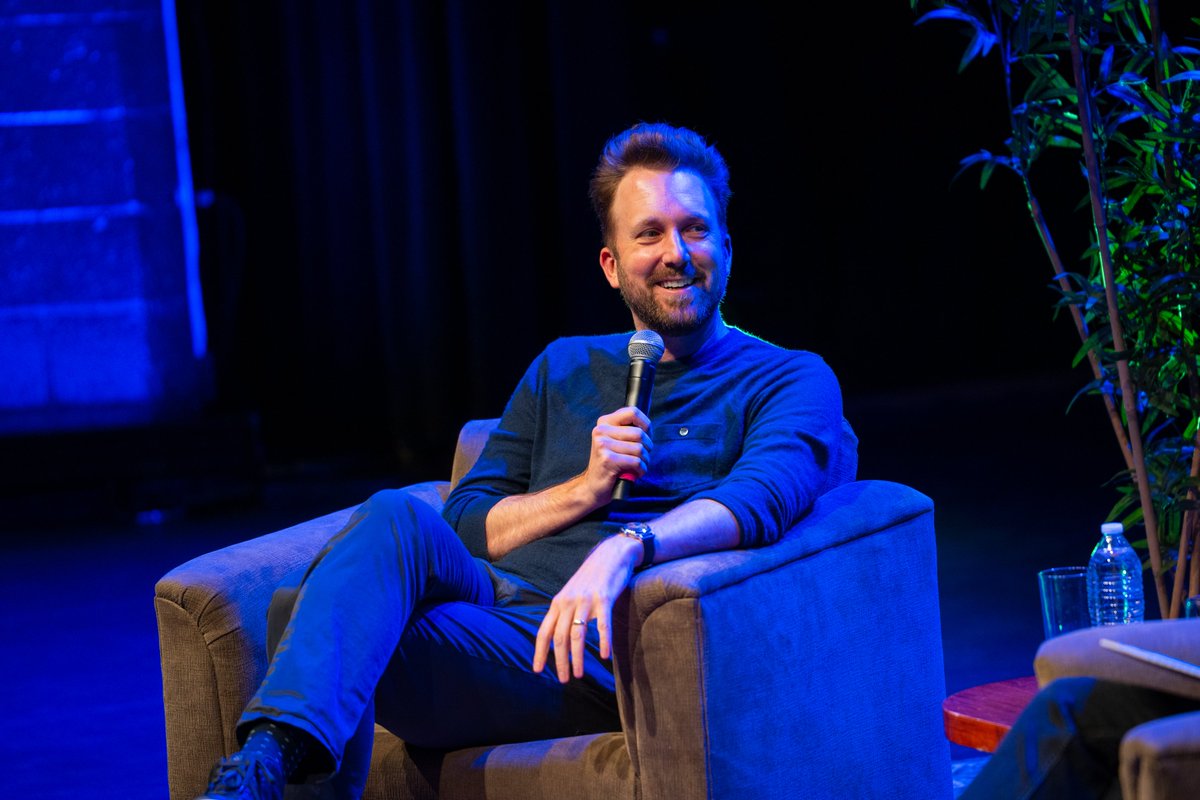 🗣️ Check out scenes from last week's Distinguished Lecturer Series with <a href="/jordanklepper/">Jordan Klepper</a> &amp; <a href="/zachgoldbaum/">zach goldbaum</a>  Both brought great enthusiasm, evoked insightful &amp; humorous conversation &amp; were gracious to the audience with their questions. They didn't disappoint! 

📸 @clairejjphotos