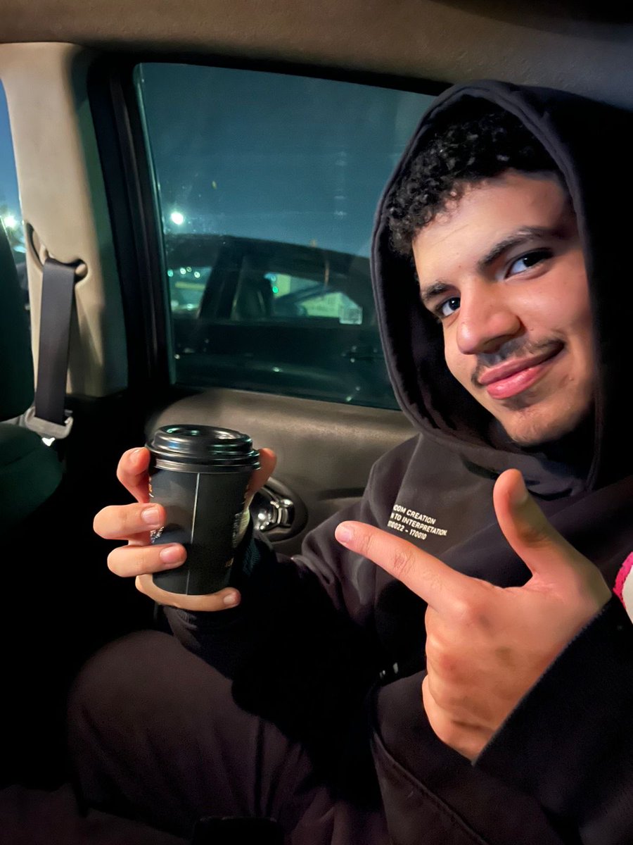 منذ رحيلك الكل حزين هُنا
الشوارع
المنازل
السماء 
القهوة
وأنا