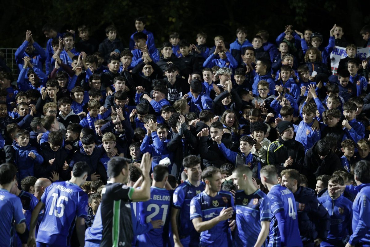UNA FIESTA,UNA FAMILIA,UN ESCUDO 🔵

C.D.VALLE DE EGÜÉS 

👏🏻👏🏻👏🏻 Agradecer a todos y todas los presentes en la tarde de hoy en Sarriguren por el apoyo incondicional que hemos recibido.

📸 <a href="/xabi/">Xabi Vázquez</a>.aldaz