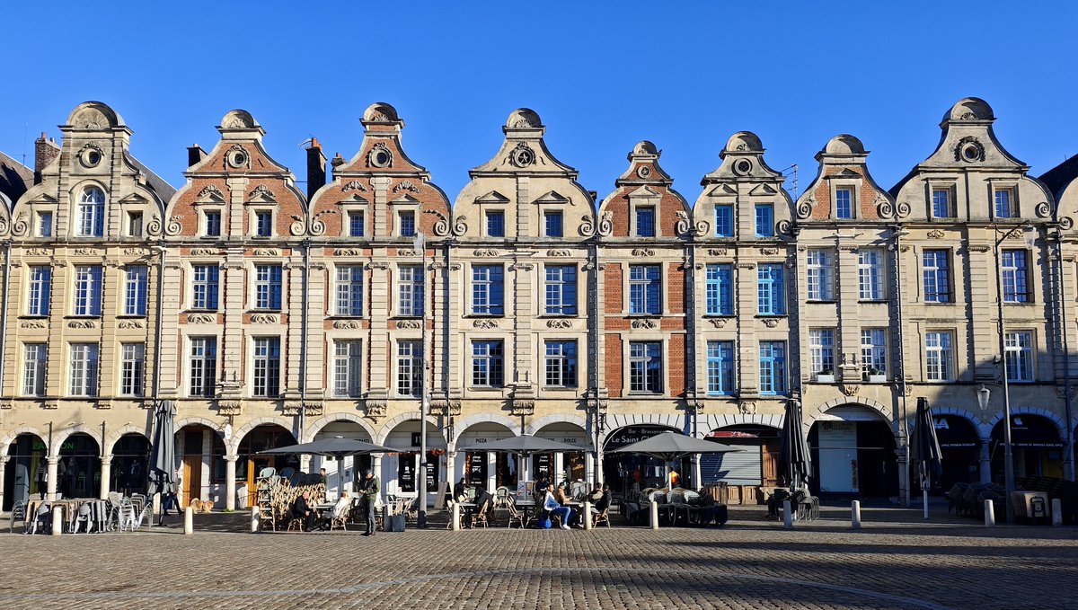 ChopelinP's tweet image. Vues d'Arras, avec le fameux filtre bleu de @MatthieudeO.