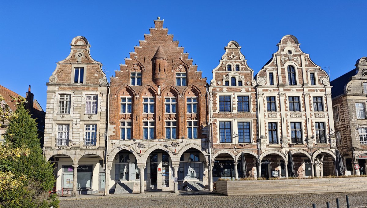 ChopelinP's tweet image. Vues d'Arras, avec le fameux filtre bleu de @MatthieudeO.