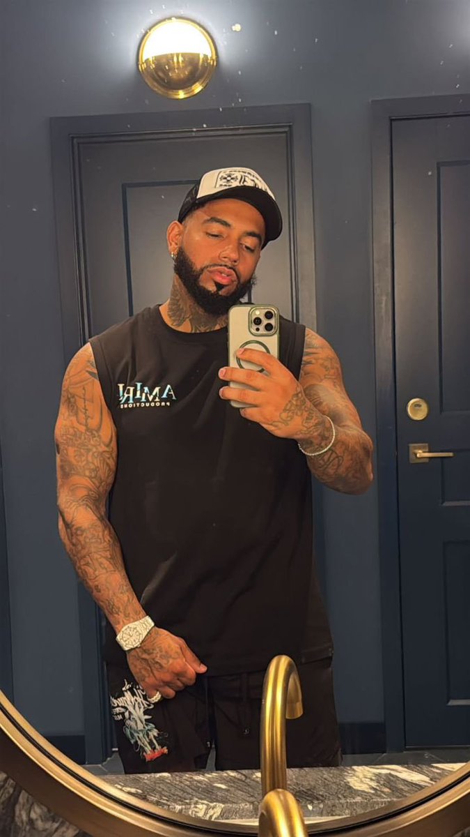 carlosmike780's tweet image. Someone said I’m not handsome, tell me the truth 🥹😅