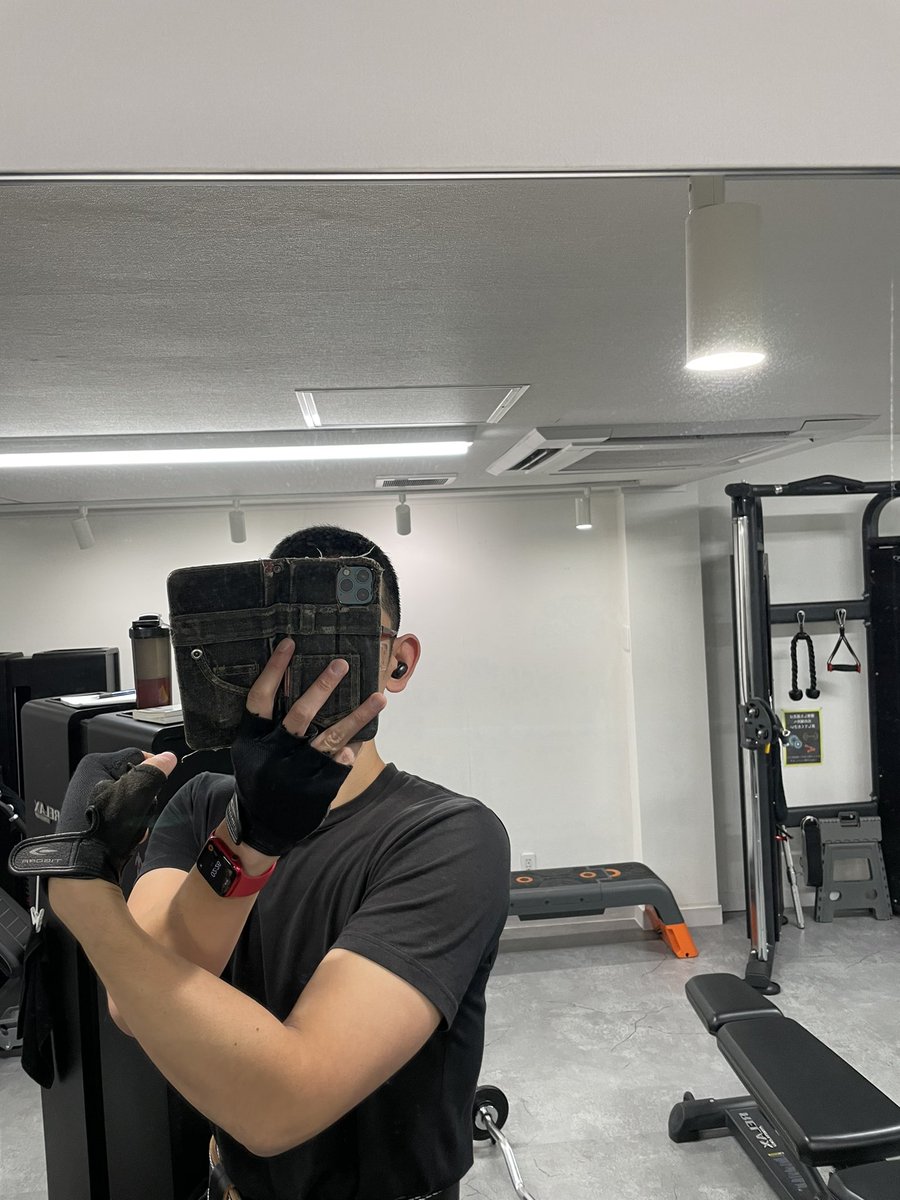 ojis_groom's tweet image. おはようございます☀️
華金腕トレからスタート💪

金曜だからかジム貸切❗️

金曜こそ積み上げていきましょ〜🪨

#筋トレ初心者  #朝活 #健康オタク 
 #筋トレ垢さんと繋がりたい 
 #筋トレ好きな人と繋がりたい 
 #筋トレ垢と繋がりたい