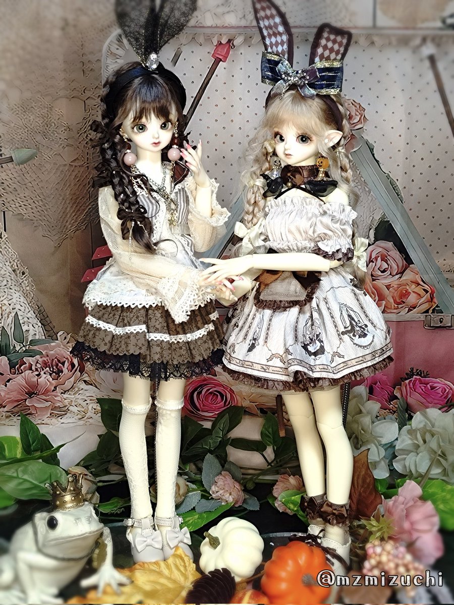 ダブルYeruちゃんがお手手繋いでおはようございます☀️
御奉仕精神皆無のV.Yeruちゃんは
密かにハロウィンイヤリングでおめかしです🎃
お揃いのウィッグで💕⸜(*˙꒳˙*)⸝激ｶﾜﾃﾞｽ💕
#Peakswoods
#LittleYeru
#VampireLittleYeru