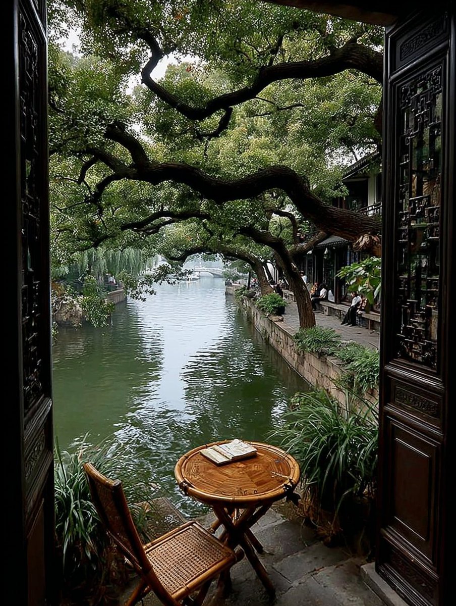 Darin besteht die liebe: 
dass sich zwei einsame beschützen und berühren und miteinander reden.

l--  Rainer Maria Rilke  --l

Aşk, iki yalnızın birbirini koruduğu, birbirine dokunduğu, birbiriyle konuştuğu yerdir.