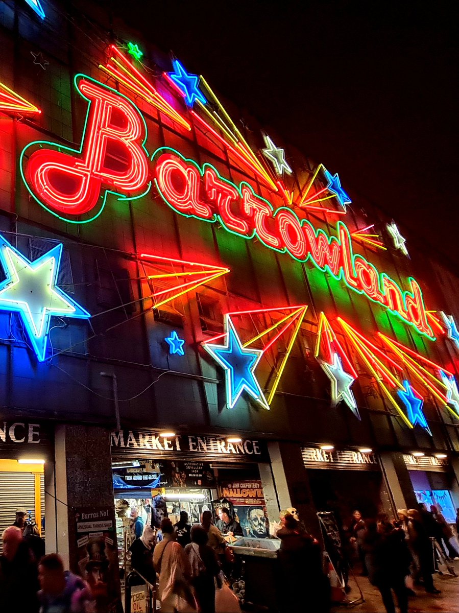 is_glasgow's tweet photo. Late night shopping this evening at the legendary Barras Market in Glasgow.
#glasgow #barras #barrowlands #neon #glasgowatnight #nightphotography #glasgowtoday https://t.co/KKxXm93Ua7