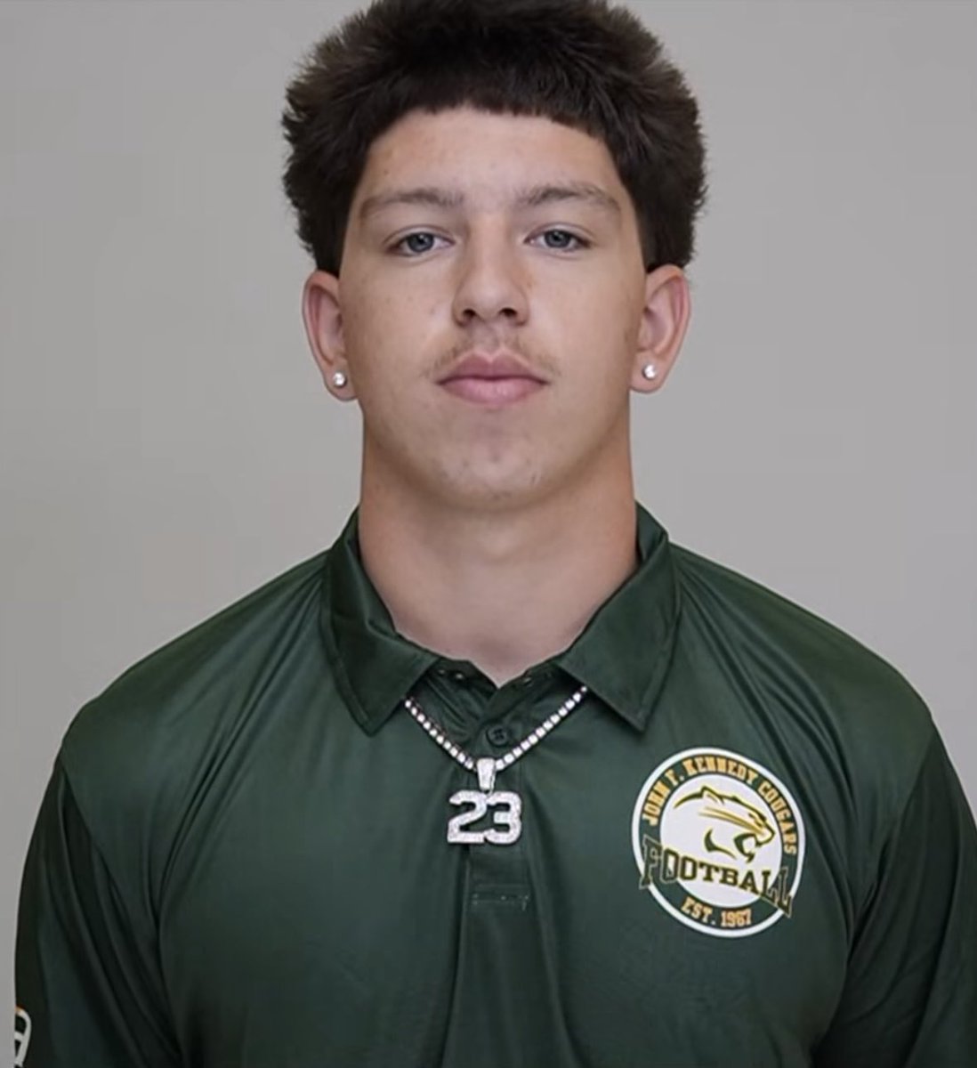 CJMarx12's tweet photo. Senior Night tonight &amp; Kickoff 7pm @ Kennedy! Final highschool game bittersweet but after this game onto the next level🙏🖤 Link to tonight’s game below  https://t.co/06FGaQjzmX https://t.co/8nD5NyJwYu