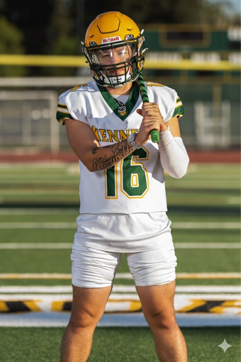 CJMarx12's tweet photo. Senior Night tonight &amp; Kickoff 7pm @ Kennedy! Final highschool game bittersweet but after this game onto the next level🙏🖤 Link to tonight’s game below  https://t.co/06FGaQjzmX https://t.co/8nD5NyJwYu