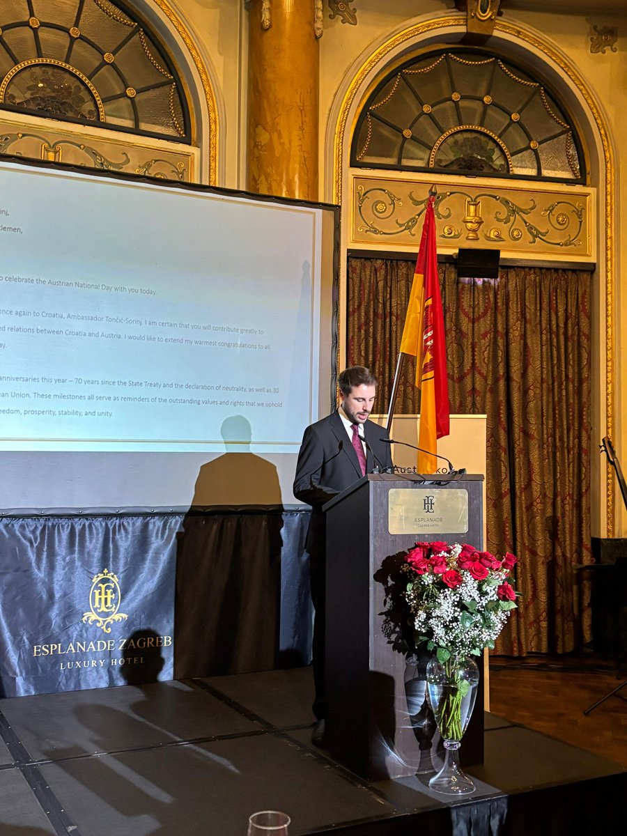 📍Prijem <a href="/AustriainHR/">Austria in Croatia</a>:

🥂 Sretan Nacionalni dan mojim austrijskim prijateljima u Hrvatskoj, Austriji i širom svijeta!

Imao sam čast u ime ministra <a href="/grlicradman/">Gordan Grlić Radman</a> održati dio njegova obraćanja posvećen bliskim odnosima između 🇭🇷 i 🇦🇹 unutar naše zajedničke 🇪🇺 obitelji.