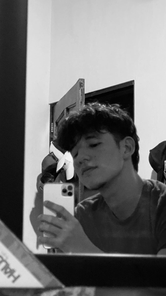 aleclj__'s tweet photo. 😗 https://t.co/gZlggMd9LR