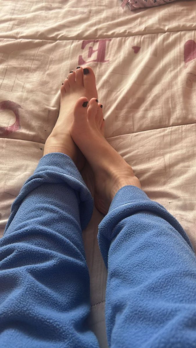 misslunax_'s tweet photo. Worship your miss feet and ass 👠🍑
#footfetish #feetfetish #feetworship #footworship #foot #feet #soles #toe #redtoe #wrinkledfeet #archedfeet #pinkysoles #teenfeet #goddes #misstress #feetworship #tinyfeet #thepose #ass #feetass #feetbutt https://t.co/mUmvC61DtS