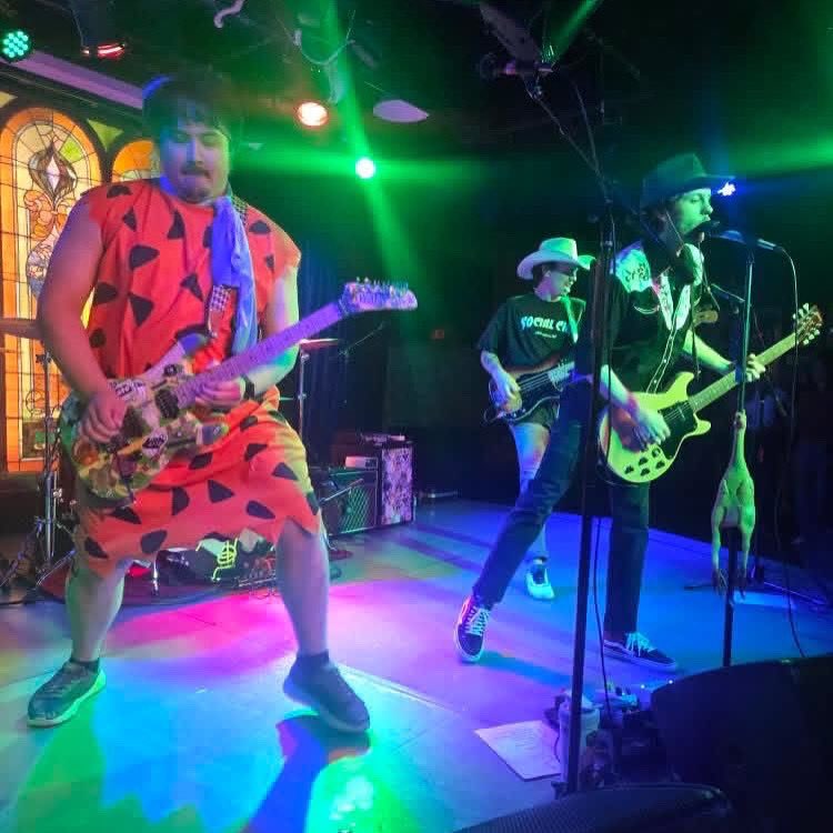 pullstringband's tweet image. Davenport, Iowa! We are coming to the @raccoonmotel on Sunday December 7th with our friends Display Case and Company Dimes 🎸 

Forget about your Sunday Afternoon blues with some rock hard hard rock 🪨 

Doors 6pm // Music 7pm

#livemusic #rock #concert #davenport #Iowa #IA