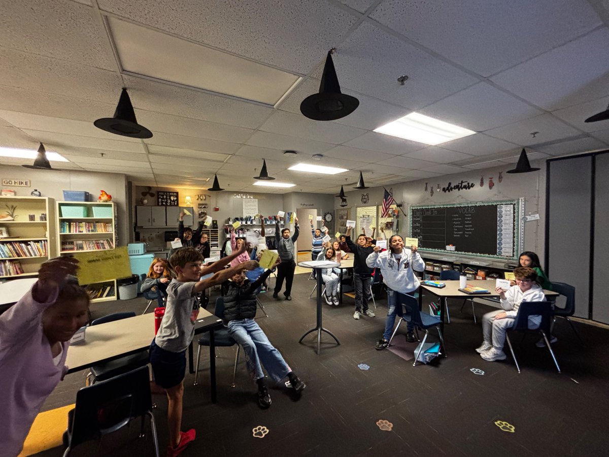 It’s a great day when everyone is class gets shark shout outs! These 5th graders are being leaders, thinkers, and friends. Keep being great! 🦈💙 #itsworthit #ParkSharks