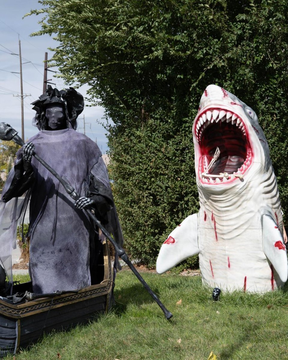 WSUSignpost's tweet image. ⬆️ Read the whole story on our website, the link is in our bio!

✍️ &amp;amp; 📸: Samantha Matsuura | Photographer, the Signpost

#Thesignpost #Halloween #Decorations #Seasonal #Weberstate #Ogden #Utah #Creepy #Spooky #October31st