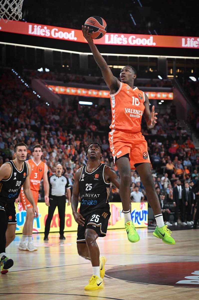 Victoria para el <a href="/valenciabasket/">Valencia Basket Club</a> ante Dubai Basketball (80-78). Los taronja suman su quinto triunfo, el tercero seguido, en la Euroliga (5-3).

Kameron Taylor fue el máximo anotador, con 19 puntos. Le siguió Omari Moore con 15 tantos

📸 <a href="/Rociojorda/">Rocio Jordá Gil</a>