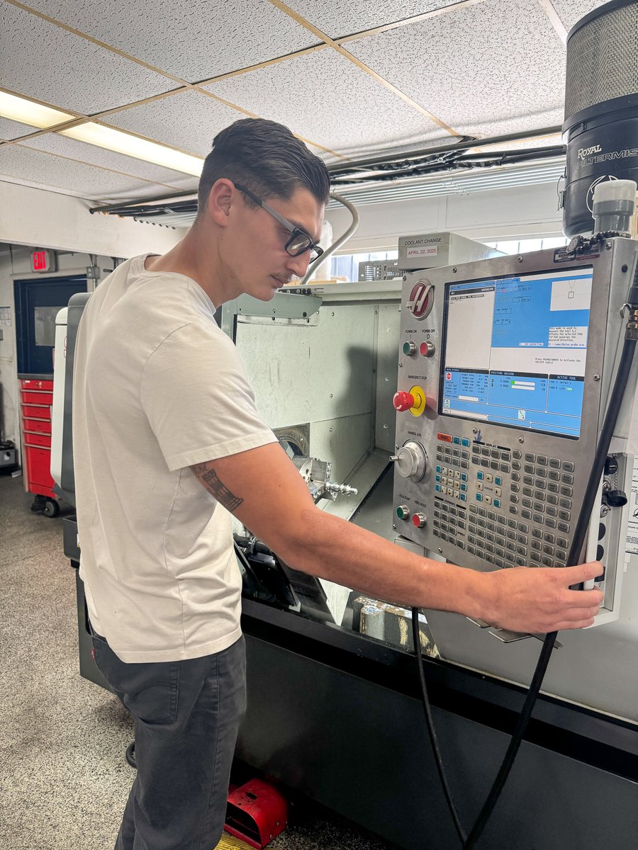 workforwarriors's tweet image. When Austin left the USMC, he wanted a hands-on career that could support his family &amp;amp; found it through #WorkshopsForWarriors.
He trained in #CNCmachining, earned national certifications, &amp;amp; started a career in aerospace manufacturing, which helped his family buy their 1st home.