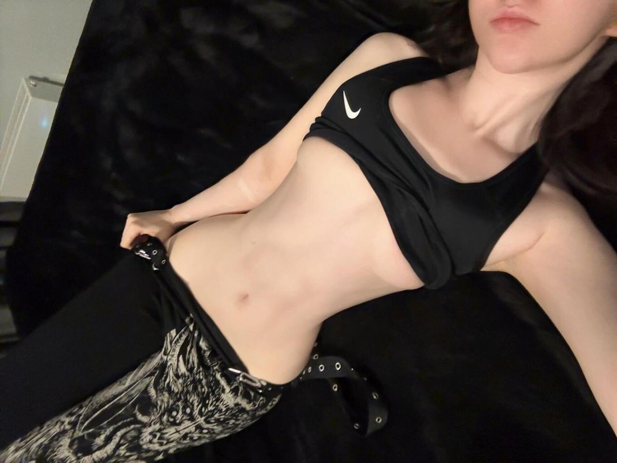 Emp4thchan's tweet photo. If meth is bad for you then explain my goddess body? https://t.co/liWVCLUGhv