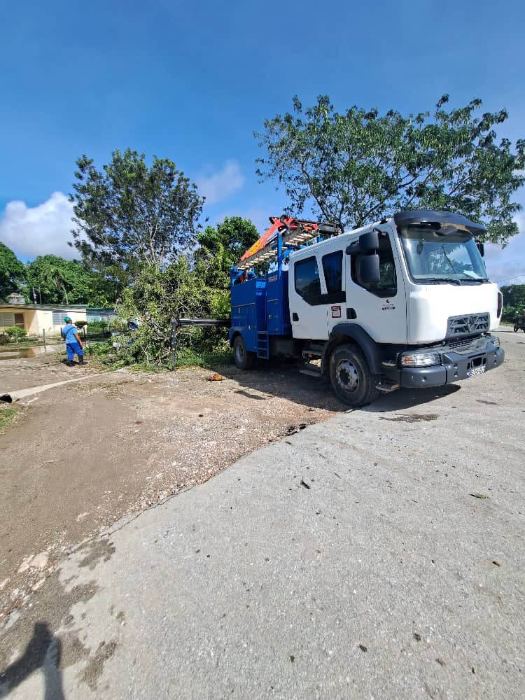 ✨Nuestra #GenteQueSuma en la División Territorial de #Etecsa en #HolguínSí no se detiene, trabajan sin pausa en la recuperación porque #EtecsaConCuba Siempre 💙