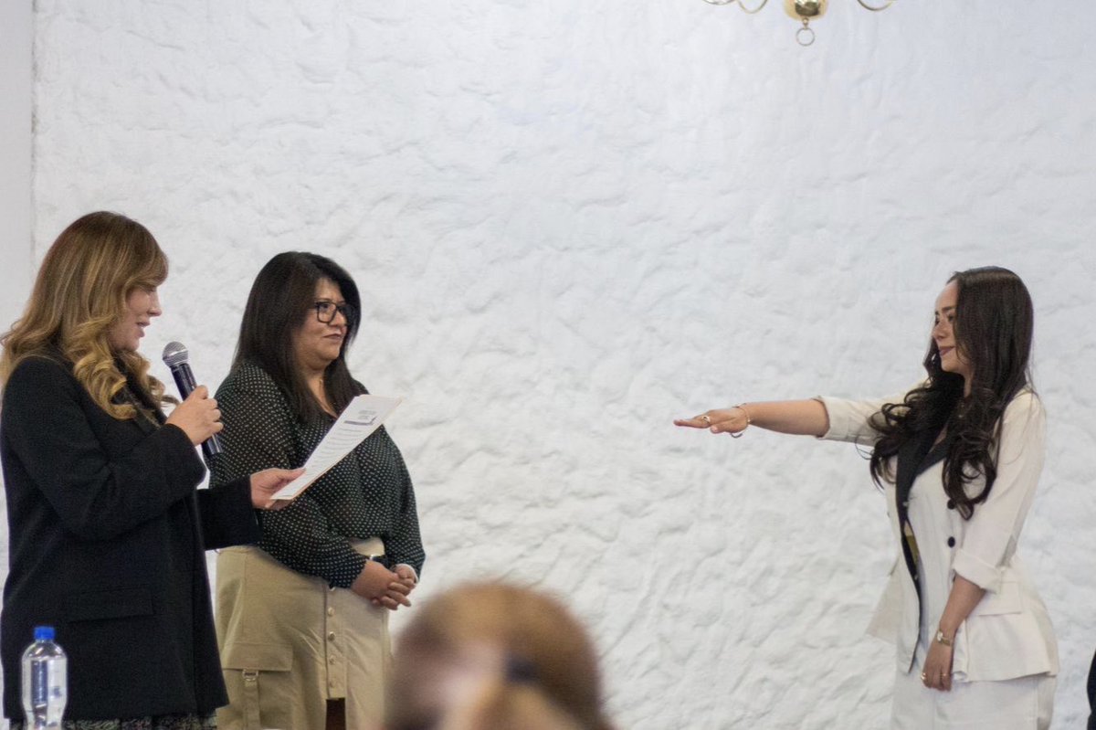 ysagaag's tweet photo. Tomé protesta como Maestra en Administración Electoral por el @IEEM_MX. Estoy muy feliz por este logro y agradecida por el apoyo de las consejeras electorales @Paty_Lozano_ y @julyarmpaulino, fundamentales en el desarrollo de mi trabajo de investigación. 

¡Muchas gracias! 💜 https://t.co/7YMWiMnceI