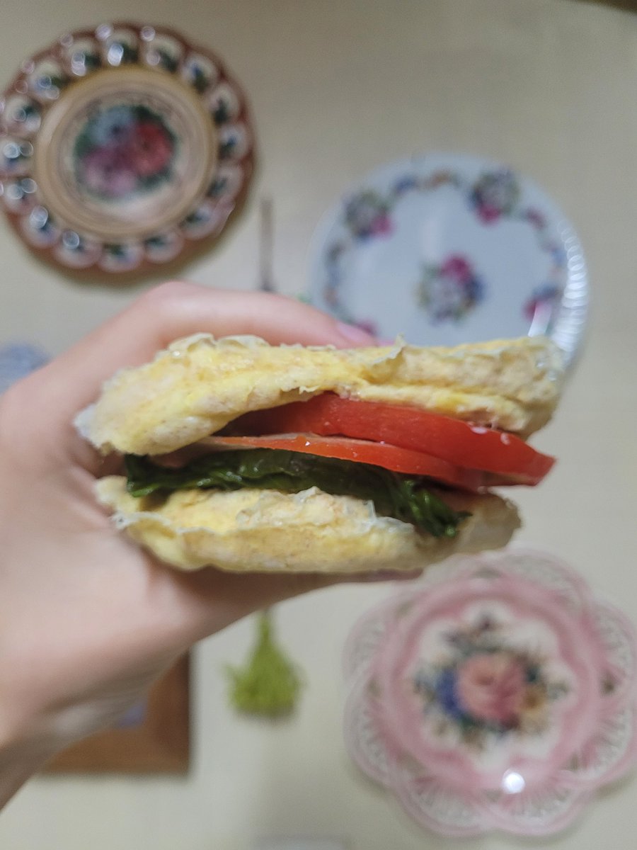 ariups's tweet image. Hace como un mes que lo único que como es esto, nunca estuve tan delgada, les recomiendo la dieta del huevo 🤙