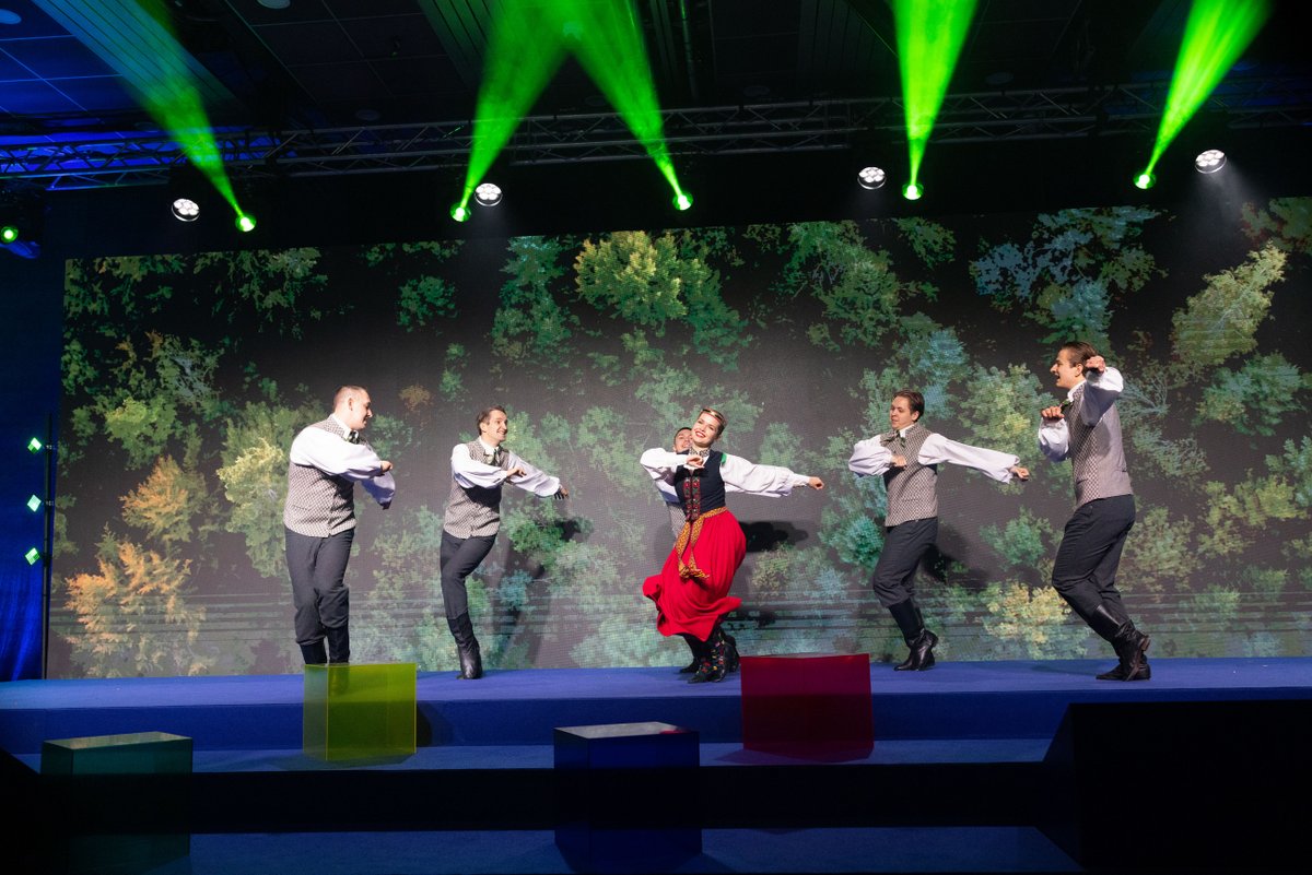 certlv's tweet image. Neliels ieskats #CyberChess2025 CTF apbalvošanas ceremonijā un konferences muzikālajā noslēgumā!💃🎶

Apsveicam uzvarētājus 🏆🥁:

 🥇evosec — 6425 p
 🥈Unexpected Productions — 5750 p
 🥉rushb — 5375 p

👏 Paldies visām 50 komandām par dalību un cīņas sparu! 💪