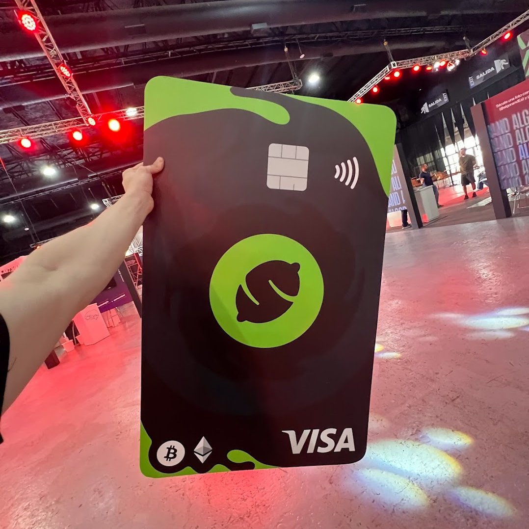 bitcoin bajó +5% en el último mes, lo que significa que todas tus compras con la lemon card te dan mayor cantidad de BTC 🏅

además, hasta el viernes hay 4% de cashback, así que ganás aún más.

la tarjeta más grande del mundo.