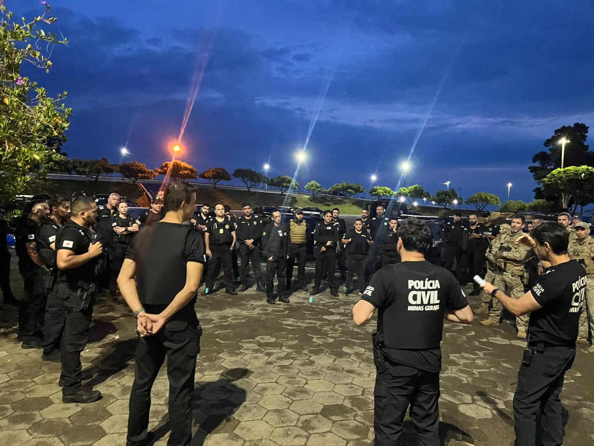 pcmgoficial's tweet image. Operação Disciplina KZ: 14 pessoas são presas durante ação da #PCMG. O alvo são membros de uma organização criminosa atuante em Minas. Os trabalhos policiais ocorreram em 5 cidades do estado. (+)