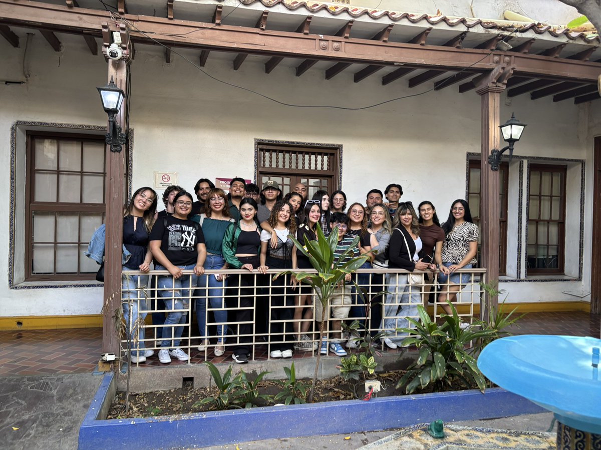 Hoy nos visitaron estudiantes de #Comunicación de la <a href="/SoyUnison/">Soy Unison</a> campus #Nogales, alumnos de la Dra. <a href="/DoloresAragonRL/">Lolita</a>.📻

Muchas gracias por traerlos a su radio, Lolita. Espero regresen pronto.🤗