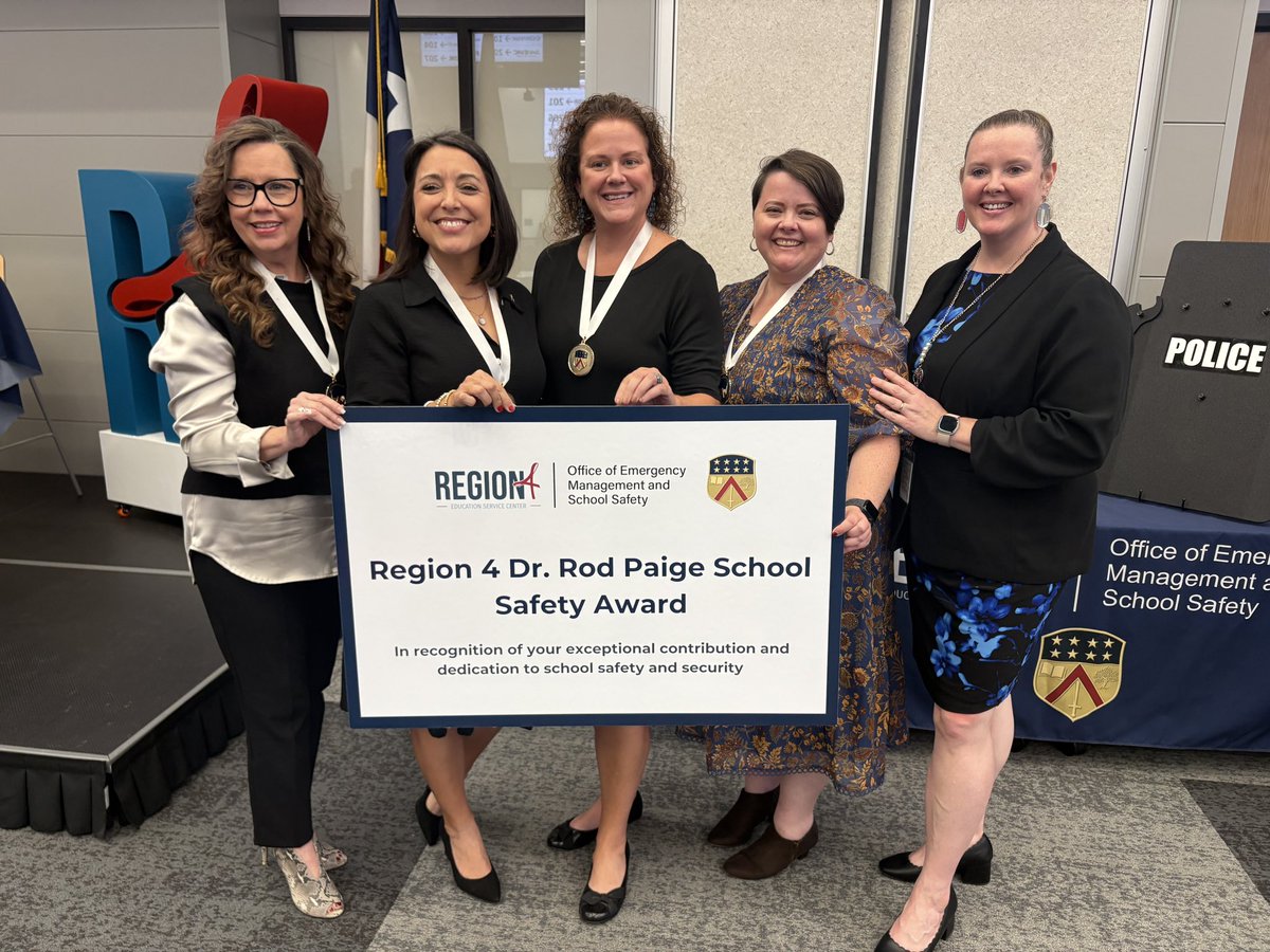 💫 What an honor for our <a href="/ClearCreekISD/">Clear Creek ISD</a> lead nurses and the <a href="/BayAreaAlliance/">Bay Area Alliance</a> to be recognized for their collaborative work on our Nurse Summit. Thank you, <a href="/rodpaige/">Dr. Rod Paige</a> for leading the way and honoring our work with the Dr Rod Paige School Safety Award <a href="/Region4ESC/">Region 4 ESC</a>. 🌟