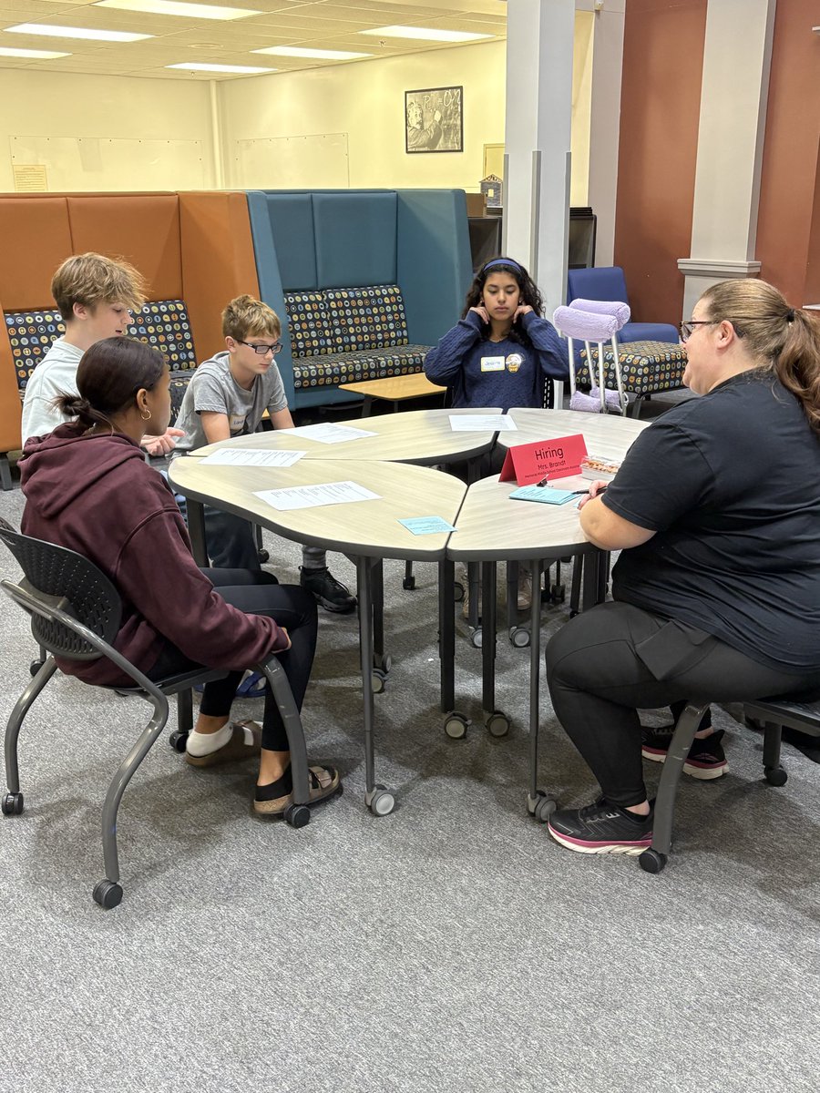 Lisa Van Curen tweet media