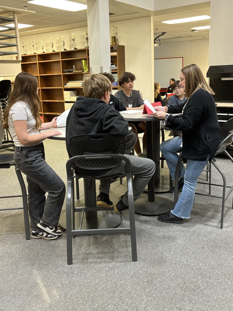 Lisa Van Curen tweet media