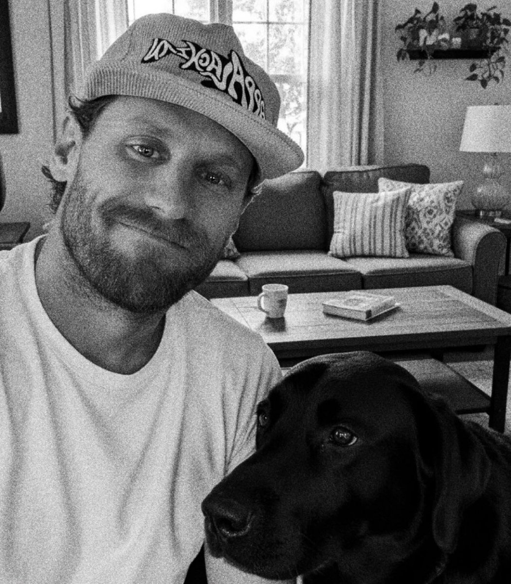 rice_chase_ACM's tweet image. Maybe I’m old-fashioned, but I still believe in a woman who stands by her man, not because she has to, but because she wants to. A woman who works hard, loves deep,I don’t need perfect, just need real. Two people chasing purpose together that’s what I call a life worth building.