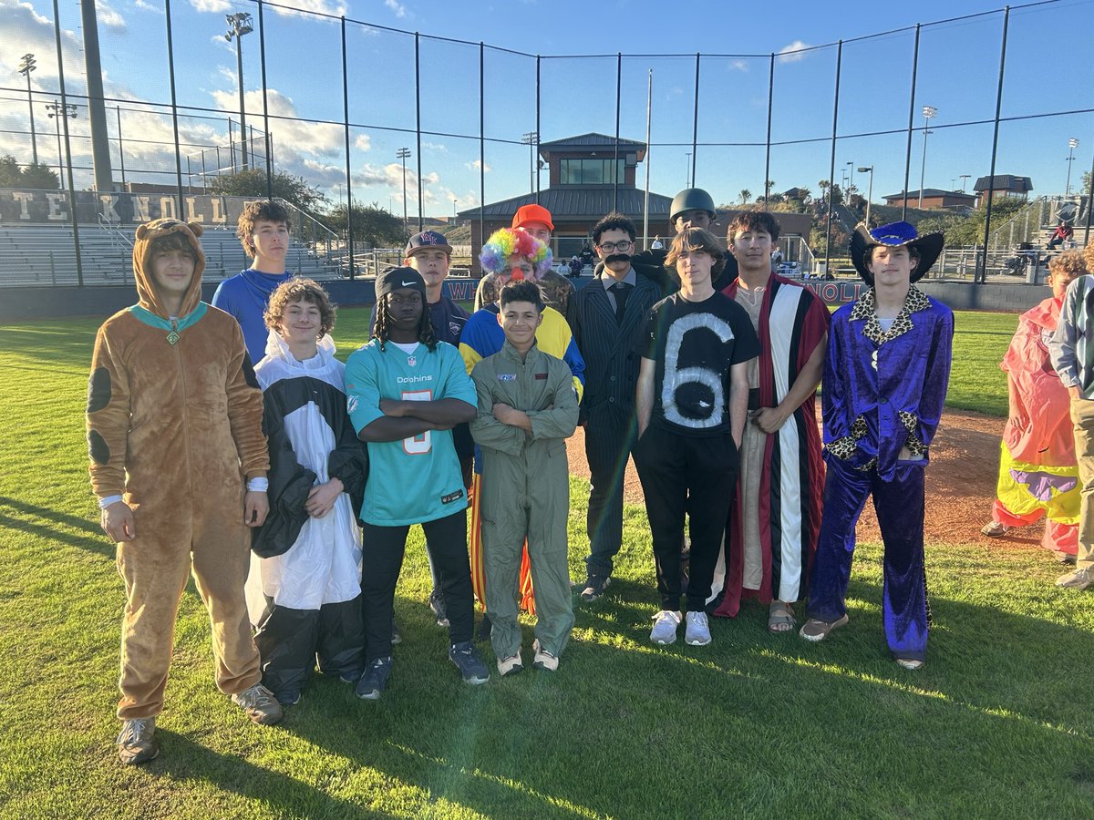 Halloween Madness!
Best Costume Captains:
Granny and Gomez Addams
Winning Team:
Team Gomez Addams!