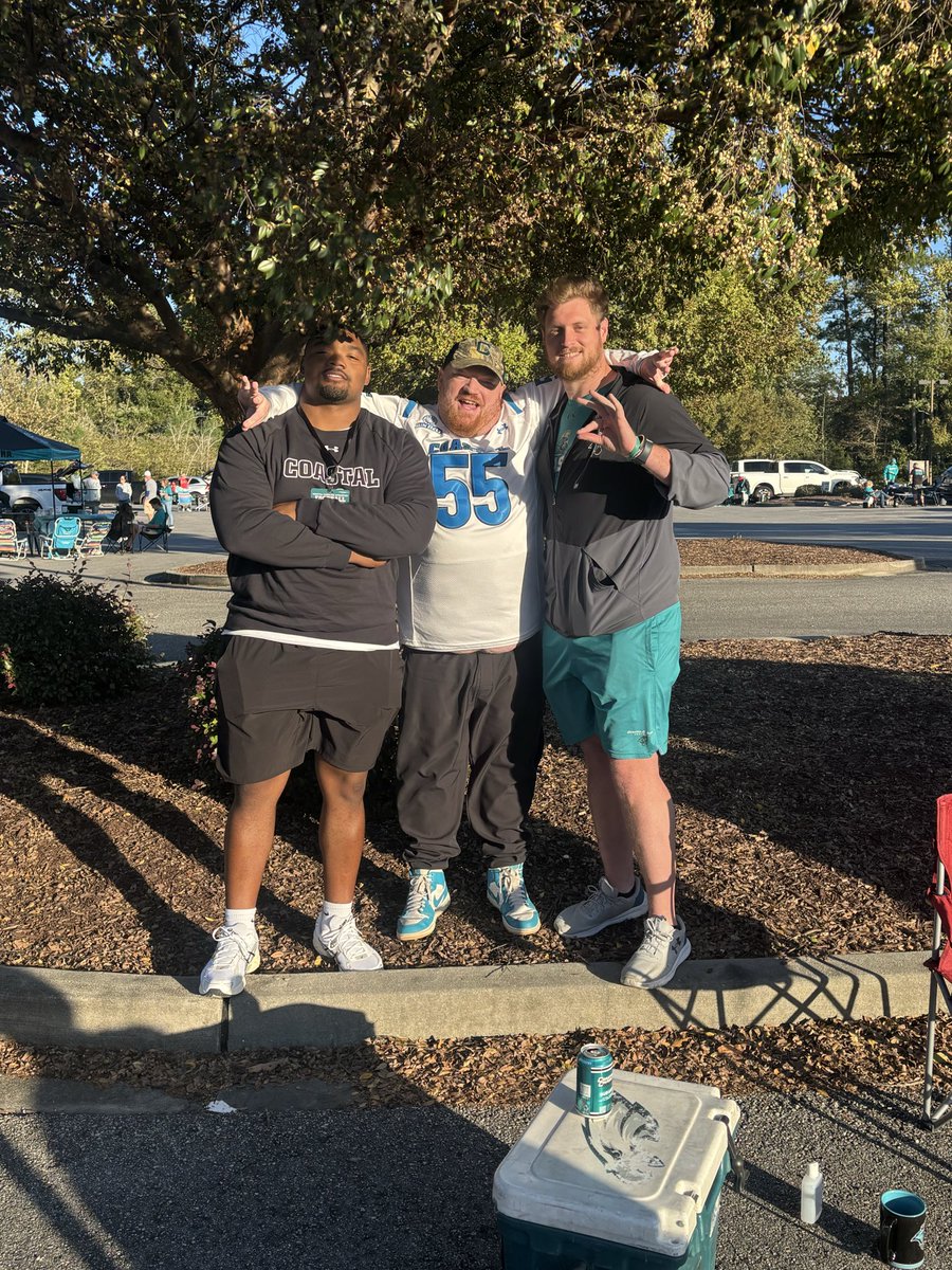 Chants legends <a href="/will_hitstick52/">Willie L</a> and <a href="/OuversonCharles/">Charles Ouverson</a> at the tailgate