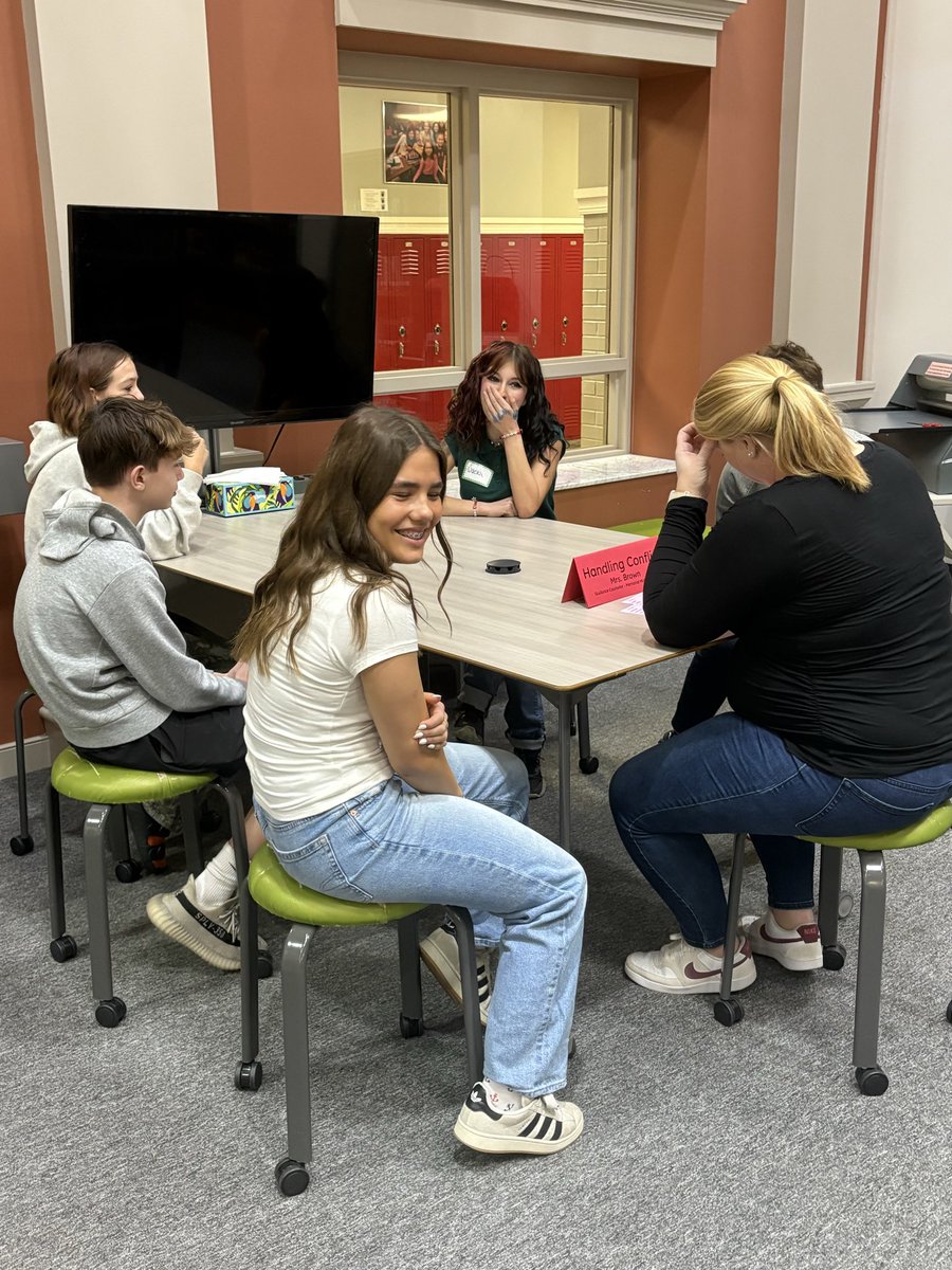 Lisa Van Curen tweet media