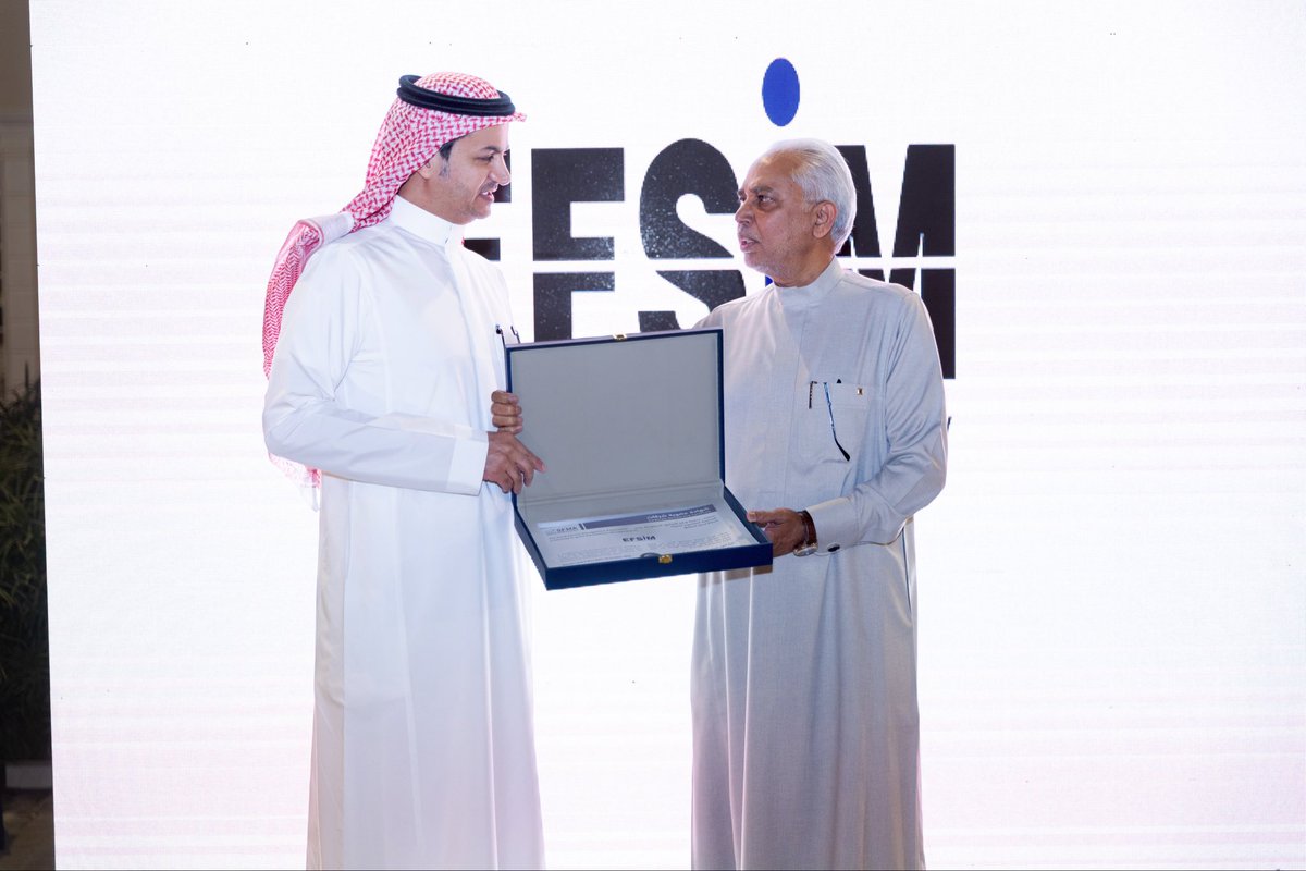 سعدت جمعية إدارة المرافق السعودية (SFMA) بتكريم شركائها من خلال توزيع شهادات العضوية للشركات خلال حفل العشاء السنوي، تقديراً لدعمهم وتعاونهم المستمر🇸🇦✨

#جمعية_إدارة_المرافق_السعودية #حفل_العشاء_السنوي #شركاء_النجاح #SFMA